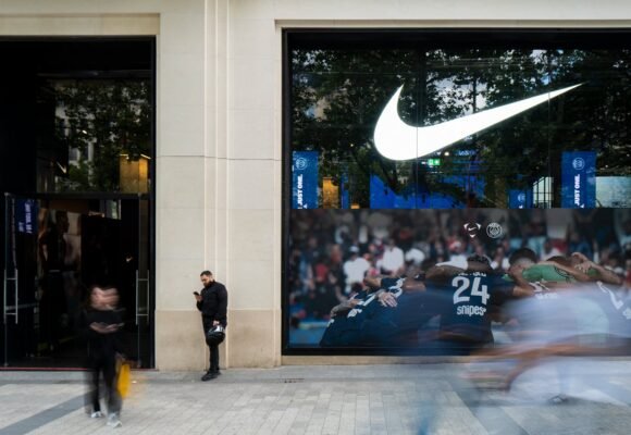 Nike Under Pressure Ahead of Earnings