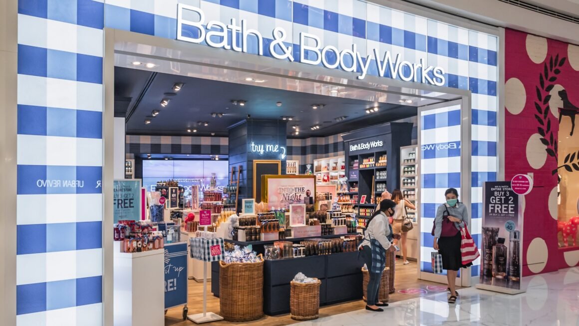 Bath & Body Works Lifts Annual Profit Forecast on Digital Demand