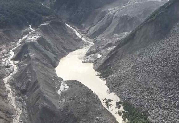 China suspends Himalaya flood rescue efforts as lake overflows