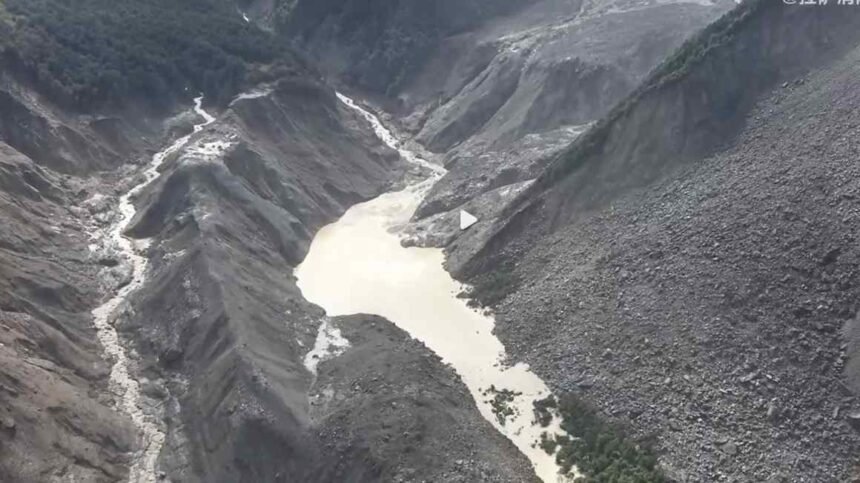 China suspends Himalaya flood rescue efforts as lake overflows