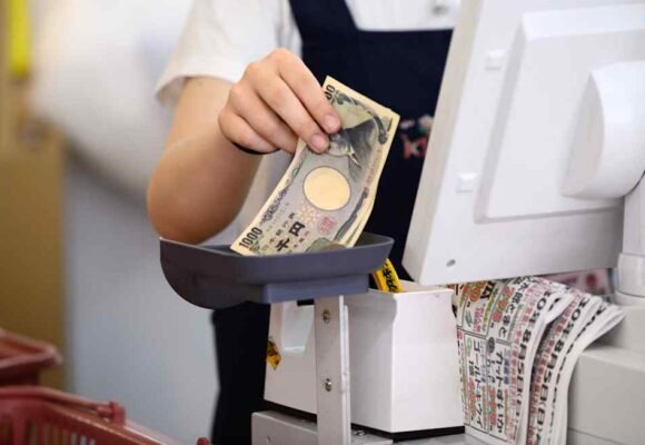 Yen gives up nearly half of gains from joint US-Japan market intervention