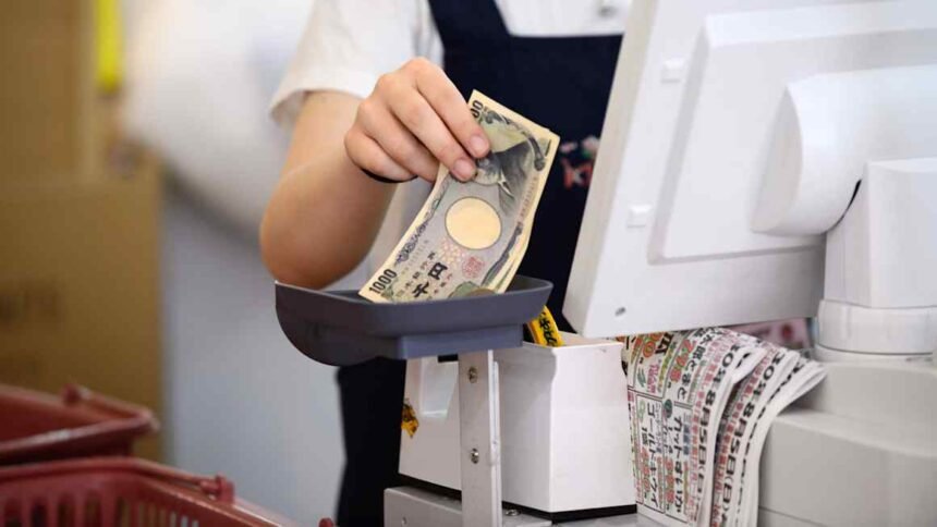 Yen gives up nearly half of gains from joint US-Japan market intervention