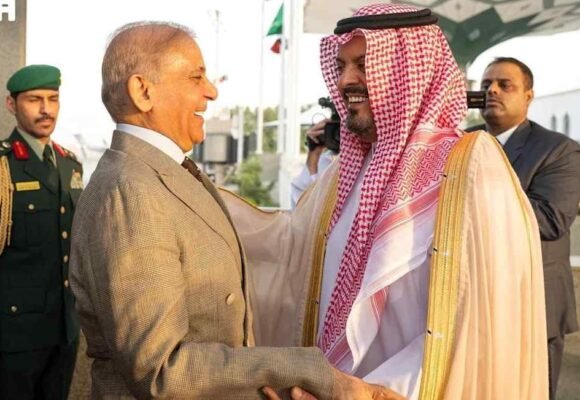 Saudi Arabia, Turkey and Pakistan sign defence pact in Mecca
