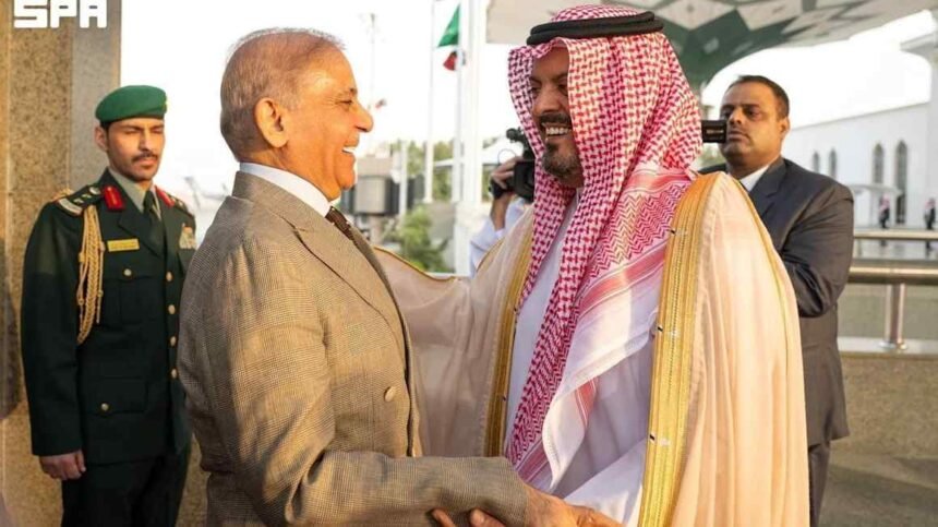 Saudi Arabia, Turkey and Pakistan sign defence pact in Mecca