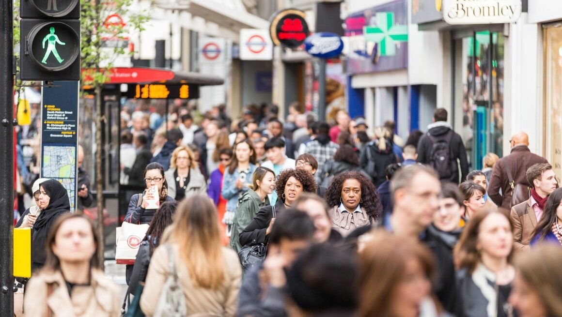 UK Retail Sales Bounce Back With 0.5% Gain in August