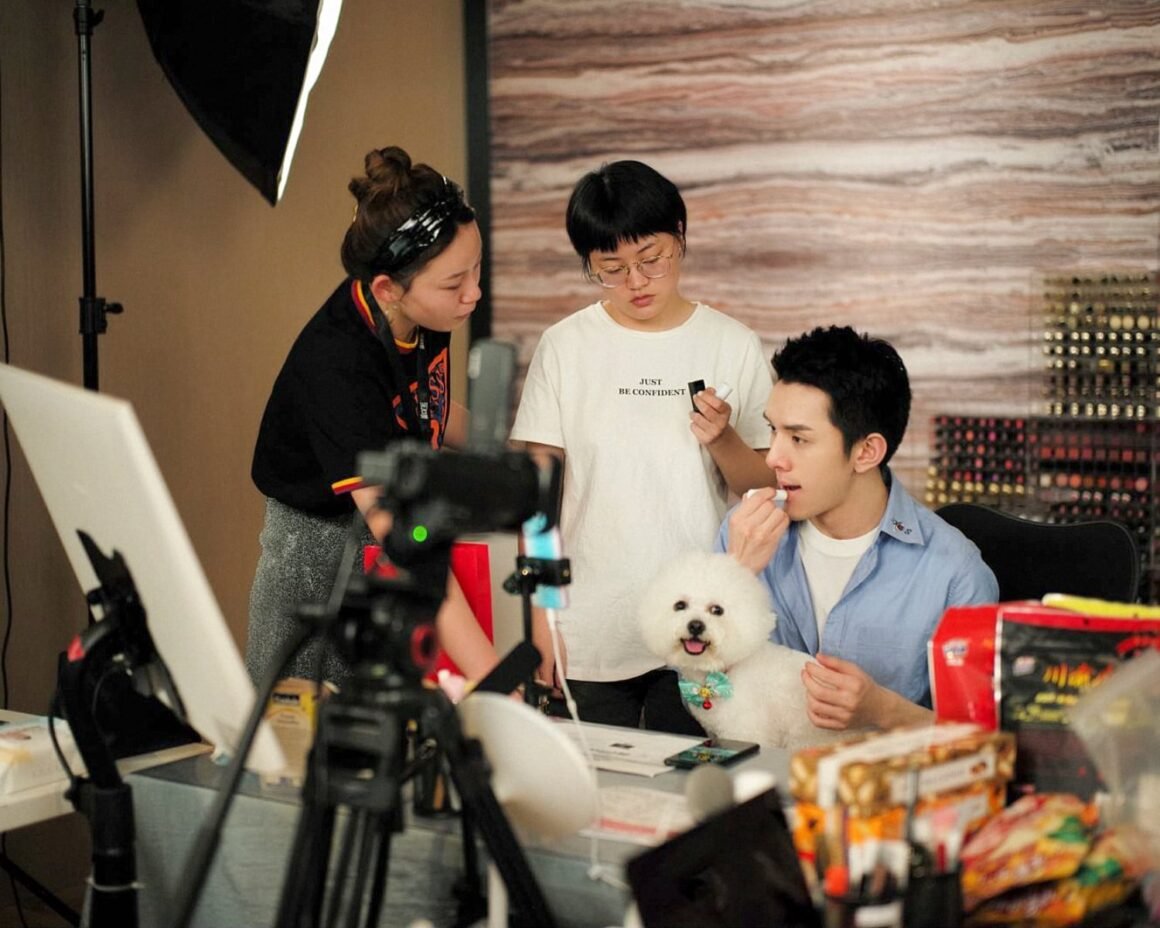 China’s Livestream ‘Lipstick King’ Confronts AI Disruption