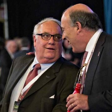 Howard Buffett to succeed father Warren as Berkshire Hathaway chair