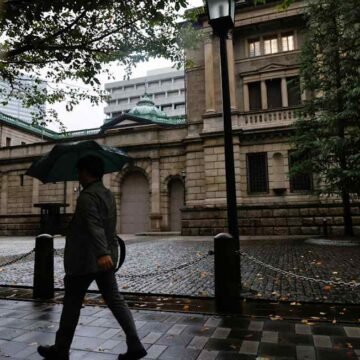 Yen sinks after BoJ raises rates to highest level since 1995