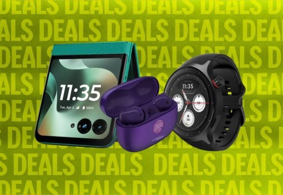 Motorola Deal: Get a Free Smartwatch and Earbuds When You Buy a Razr